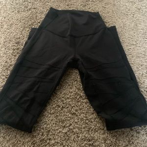 Lululemon wunder under legging mesh cutouts